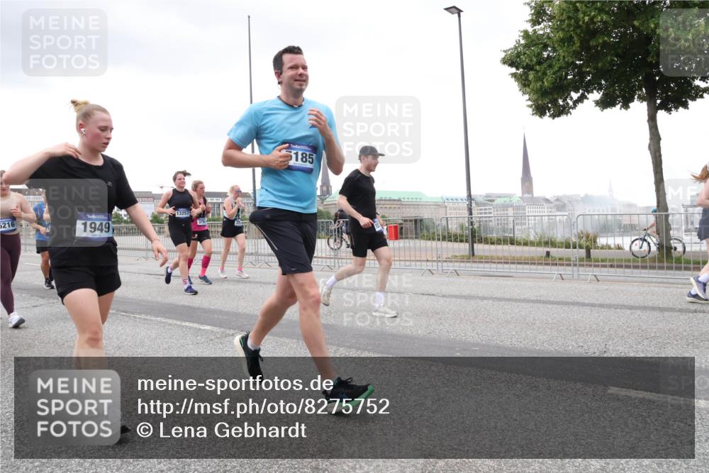 29.06.2025 - hella hamburg halbmarathon Lena Gebhardt http://msf.ph/oto/8275752 29.06.2025 10:54:40 Lombardsbrücke 5216, 1949, 13257, 5185, 1198, 1762, 1822, 1949, 2084, 2244, 2532, 2566, 2586, 2632, 3002, 3364, 3761, 3795, 3857, 4191, 4192, 4720, 4971, 5157, 5185, 5216, 5309, 5392, 5500, 5514, 5727, 5817, 5882, 5933, 5993, 6023, 6279, 6839, 6982, 6987, 7498, 7670, 7874, 7946, 7986, 8012, 8186, 8801, 8803, 9130, 9521, 9596, 10207, 10331, 10471, 11033, 11226, 11287, 11354, 11567, 11569, 11785, 12240, 12268, 12270, 12930, 13272, 13283, 13944, 13945 meine-sportfotos.de