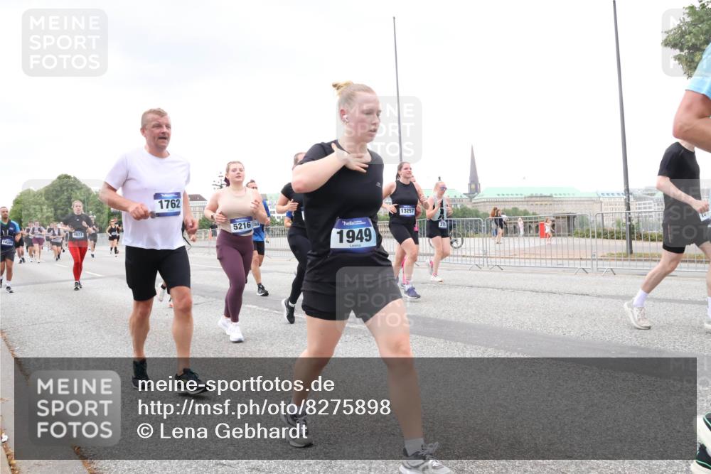29.06.2025 - hella hamburg halbmarathon Lena Gebhardt http://msf.ph/oto/8275898 29.06.2025 10:54:41 Lombardsbrücke 14386, 4971, 1762, 5216, 1949, 13257, 1198, 1762, 1822, 1949, 2084, 2244, 2532, 2566, 2586, 2632, 3002, 3364, 3761, 3795, 3857, 4191, 4192, 4720, 4971, 5157, 5185, 5216, 5309, 5392, 5500, 5514, 5727, 5882, 5933, 5993, 6023, 6279, 6839, 6982, 6987, 7498, 7670, 7874, 7946, 7986, 8012, 8186, 8801, 8803, 9130, 9521, 9596, 10207, 10331, 10471, 11033, 11226, 11287, 11354, 11567, 11569, 11785, 12240, 12268, 12270, 12930, 13272, 13283, 13944, 13945, 13979, 13980 meine-sportfotos.de
