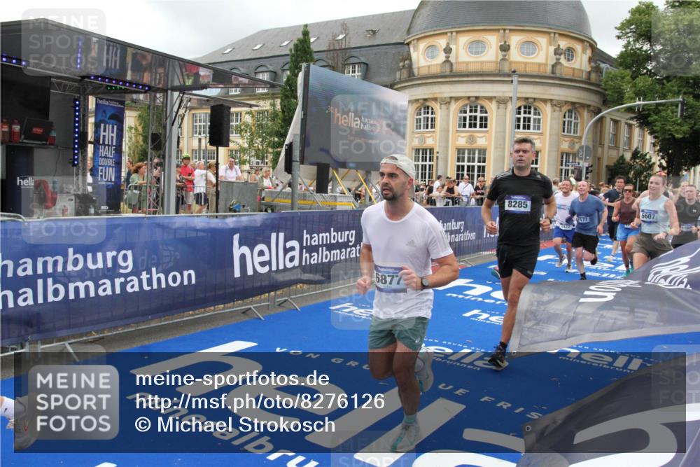29.06.2025 - hella hamburg halbmarathon Michael Strokosch http://msf.ph/oto/8276126 29.06.2025 10:53:52 Ziel 1422, 1706, 1870, 2518, 5607, 6260, 6877, 7177, 8285, 8335, 9922, 10529, 10891, 12413, 14026, 14818, 15502, 16538, 17740, 18249, 18418, 18487, 18759, 18915, 19177 meine-sportfotos.de
