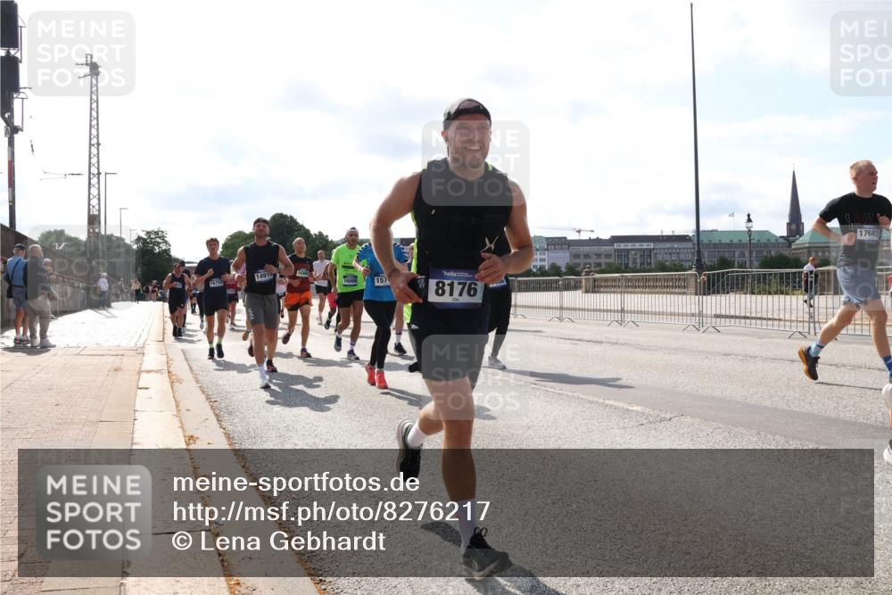 29.06.2025 - hella hamburg halbmarathon Lena Gebhardt http://msf.ph/oto/8276217 29.06.2025 09:57:49 Lombardsbrücke 14914, 16009, 157, 8176, 17682, 1030, 1086, 1094, 1193, 1258, 1320, 1321, 1335, 1422, 1563, 1870, 2138, 2252, 2397, 2444, 2448, 2488, 2612, 2855, 2946, 3048, 3058, 3091, 3096, 3103, 3114, 3251, 3698, 3999, 4261, 4299, 4379, 4558, 4986, 5018, 5024, 5032, 5305, 5633, 5672, 5775, 5820, 5907, 6125, 6355, 6356, 6374, 6569, 6580, 6585, 6628, 6754, 6776, 6795, 6942, 7065, 7134, 7221, 7397, 7478, 7509, 7594, 7646, 7742, 7930, 7932, 7952, 7973, 7976, 10191 meine-sportfotos.de