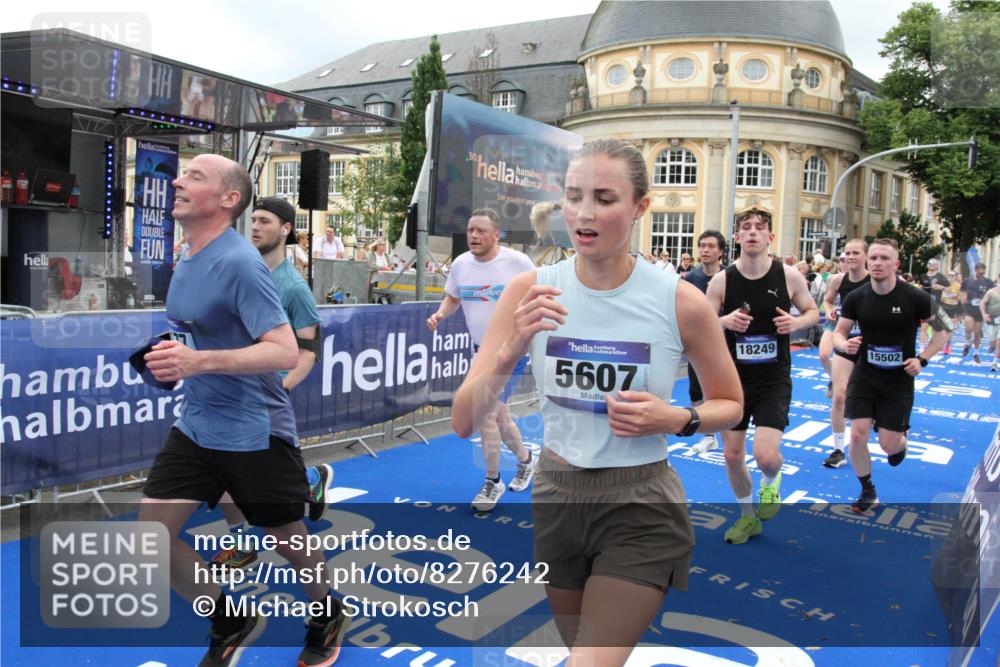 29.06.2025 - hella hamburg halbmarathon Michael Strokosch http://msf.ph/oto/8276242 29.06.2025 10:53:53 Ziel 1422, 1706, 1870, 5607, 6260, 6877, 7177, 7395, 8285, 8335, 9922, 10529, 10891, 12413, 14026, 15502, 16538, 17740, 18249, 18418, 18487, 18759, 18831, 18915, 19177 meine-sportfotos.de