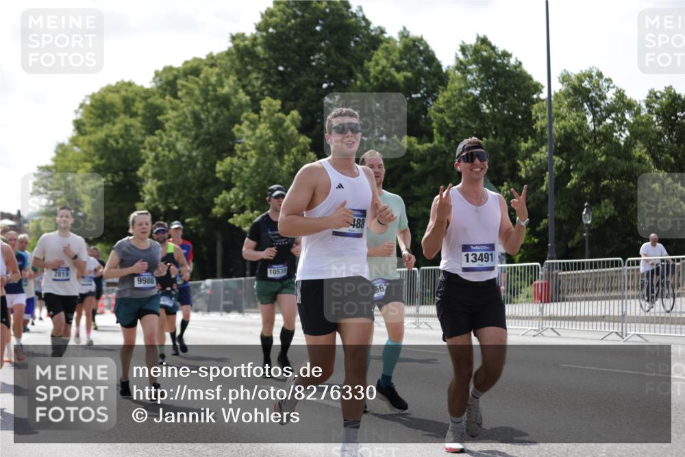 29.06.2025 - hella hamburg halbmarathon Jannik Wohlers http://msf.ph/oto/8276330 29.06.2025 10:02:12 Lombardsbrücke 1128, 1702, 1733, 2685, 2712, 2819, 3225, 3780, 3919, 3976, 4066, 5734, 6708, 6752, 6860, 7049, 7323, 7869, 7888, 8003, 8364, 8624, 8662, 8749, 9006, 9131, 9554, 9986, 10128, 10295, 10539, 11191, 11250, 11515, 11670, 11702, 11782, 11968, 12978, 13488, 13491, 13868, 13932, 14732, 15291, 15394, 15834, 15993, 16067, 17077, 17533, 17757, 17836, 17931, 17939, 18624, 19117, 19146, 19165, 19173, 19176 meine-sportfotos.de