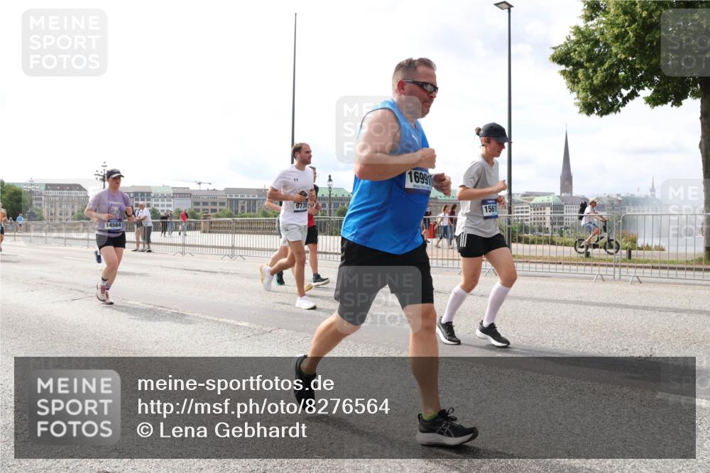29.06.2025 - hella hamburg halbmarathon Lena Gebhardt http://msf.ph/oto/8276564 29.06.2025 10:20:19 Lombardsbrücke 14564, 9735, 16991, 1561, 1011, 1046, 1069, 1110, 1115, 1154, 1471, 1474, 2064, 2478, 3278, 3434, 3733, 3842, 4154, 4166, 4422, 4539, 4585, 4614, 4737, 4739, 5181, 5397, 5556, 5659, 5811, 5812, 5831, 5937, 6951, 7018, 7101, 7131, 7137, 7519, 7739, 7744, 7808, 8025, 8387, 8462, 8588, 8738, 9136, 9196, 9722, 9735, 9873, 10041, 10414, 10550, 10595, 10613, 10622, 10647, 10701, 10754, 11028, 11036, 11603, 11835 meine-sportfotos.de