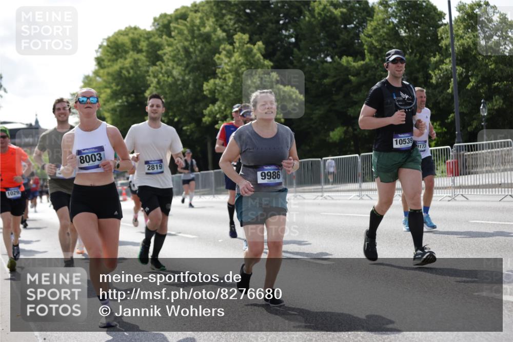 29.06.2025 - hella hamburg halbmarathon Jannik Wohlers http://msf.ph/oto/8276680 29.06.2025 10:02:13 Lombardsbrücke 1128, 1702, 1733, 2685, 2712, 2819, 3225, 3780, 3919, 3976, 4066, 5734, 6708, 6752, 6860, 7049, 7323, 7869, 7888, 8003, 8364, 8624, 8662, 8749, 9006, 9131, 9554, 9986, 10128, 10295, 10539, 11250, 11515, 11670, 11702, 11782, 11968, 12978, 13184, 13488, 13491, 13868, 13932, 14732, 15291, 15394, 15834, 15993, 17077, 17533, 17757, 17836, 17931, 17939, 18624, 19117, 19146, 19165, 19173, 19176 meine-sportfotos.de
