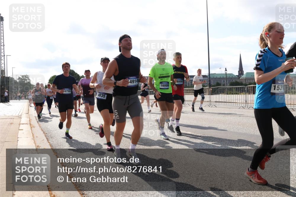 29.06.2025 - hella hamburg halbmarathon Lena Gebhardt http://msf.ph/oto/8276841 29.06.2025 09:57:51 Lombardsbrücke 16750, 11200, 9835, 4914, 16009, 6008, 1571, 1086, 1094, 1179, 1193, 1258, 1320, 1321, 1335, 1422, 1563, 1870, 2138, 2252, 2397, 2417, 2444, 2448, 2488, 2612, 2855, 2946, 3048, 3058, 3091, 3096, 3114, 3251, 3698, 3999, 4261, 4299, 4379, 4814, 4986, 5018, 5024, 5032, 5305, 5633, 5672, 5775, 5820, 5907, 6125, 6355, 6356, 6374, 6569, 6580, 6585, 6628, 6754, 6776, 6795, 6942, 7065, 7134, 7221, 7397, 7478, 7509, 7594, 7646, 7724, 7742, 7930, 7932, 7952, 7973, 7976 meine-sportfotos.de
