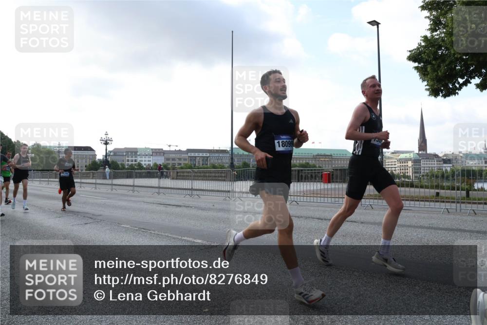 29.06.2025 - hella hamburg halbmarathon Lena Gebhardt http://msf.ph/oto/8276849 29.06.2025 09:45:24 Lombardsbrücke 14395, 18099, 57, 1707, 1758, 1827, 1990, 2689, 2746, 3043, 3201, 4050, 4129, 4679, 4698, 4749, 5070, 5269, 5328, 5746, 5826, 6358, 6619, 6781, 7272, 7389, 7481, 7651, 7723, 8190, 8209, 8883, 9137, 9381, 9571, 9634, 10017, 10171, 10486, 10848, 10876, 11120, 11169, 11413, 11857, 12049, 12234, 12308, 12595, 12691, 12900, 12988, 13066, 13618, 13838, 14028, 14140, 14164, 14289, 15672, 15883, 16157, 16508, 16713, 16818, 17428 meine-sportfotos.de