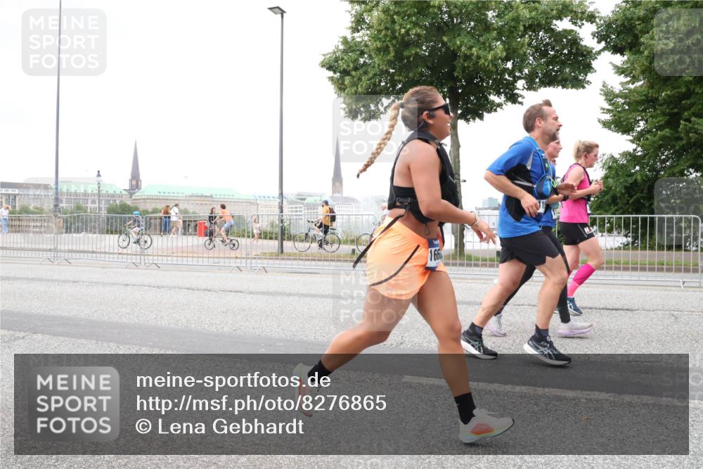 29.06.2025 - hella hamburg halbmarathon Lena Gebhardt http://msf.ph/oto/8276865 29.06.2025 10:54:43 Lombardsbrücke 166, 1198, 1762, 1822, 1949, 2084, 2244, 2532, 2566, 2586, 2632, 3002, 3364, 3761, 3795, 3857, 4191, 4192, 4720, 4971, 5157, 5185, 5216, 5309, 5392, 5500, 5727, 5882, 5933, 5993, 6023, 6279, 6839, 6982, 7498, 7670, 7874, 7946, 7986, 8012, 8186, 8801, 8803, 9130, 9521, 9596, 10109, 10331, 10471, 10686, 11033, 11226, 11287, 11354, 11567, 11569, 12240, 12268, 12270, 12930, 13272, 13283, 13944, 13945, 13979, 13980 meine-sportfotos.de