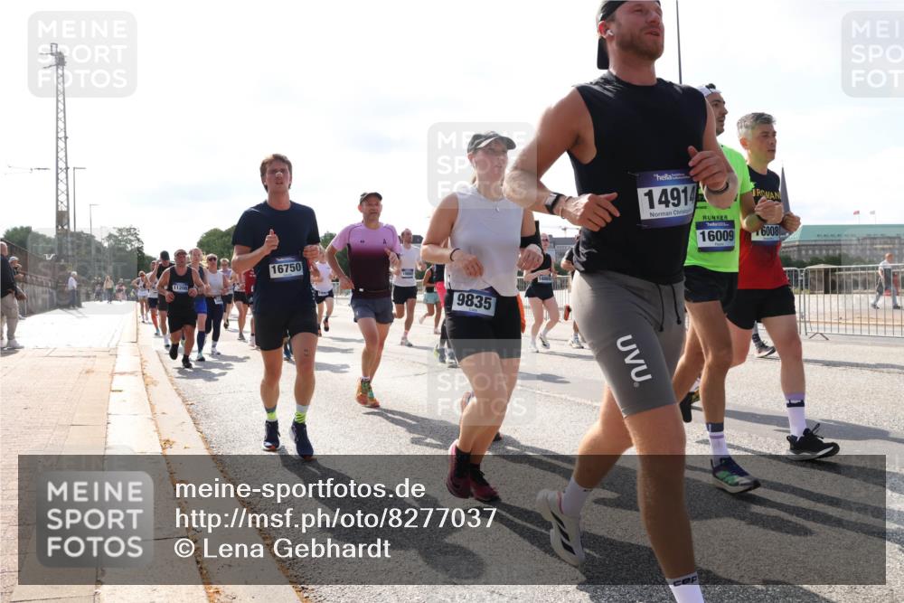29.06.2025 - hella hamburg halbmarathon Lena Gebhardt http://msf.ph/oto/8277037 29.06.2025 09:57:51 Lombardsbrücke 11208, 16750, 9835, 14865, 14914, 16009, 6008, 1086, 1094, 1179, 1193, 1258, 1320, 1321, 1335, 1422, 1563, 1870, 2138, 2252, 2397, 2417, 2444, 2448, 2488, 2612, 2855, 2946, 3048, 3058, 3091, 3096, 3114, 3251, 3698, 3999, 4261, 4299, 4379, 4814, 4986, 5018, 5024, 5032, 5305, 5633, 5672, 5775, 5820, 5907, 6125, 6355, 6356, 6374, 6569, 6580, 6585, 6628, 6754, 6776, 6795, 6942, 7065, 7134, 7221, 7397, 7478, 7509, 7594, 7646, 7724, 7742, 7930, 7932, 7952, 7973, 7976 meine-sportfotos.de