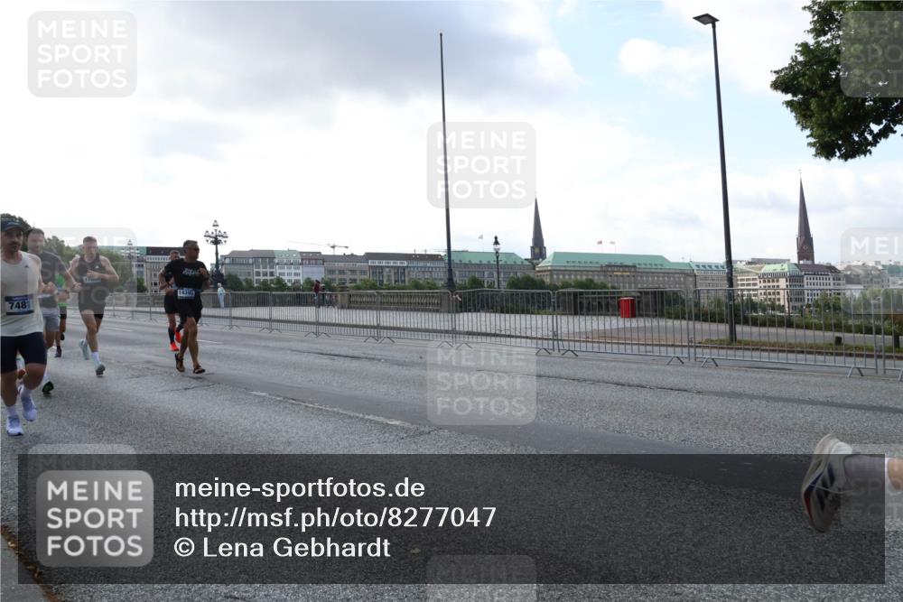 29.06.2025 - hella hamburg halbmarathon Lena Gebhardt http://msf.ph/oto/8277047 29.06.2025 09:45:24 Lombardsbrücke 14395, 7481, 57, 1707, 1758, 1827, 1990, 2689, 2746, 3043, 3201, 4050, 4129, 4679, 4698, 4749, 5070, 5269, 5328, 5746, 5826, 6358, 6619, 6781, 7272, 7389, 7481, 7651, 7723, 8190, 8209, 8883, 9137, 9381, 9571, 9634, 10017, 10171, 10486, 10848, 10876, 11120, 11169, 11413, 11857, 12049, 12234, 12308, 12595, 12691, 12900, 12988, 13066, 13618, 13838, 14028, 14140, 14164, 14289, 15672, 15883, 16157, 16508, 16713, 16818, 17428 meine-sportfotos.de