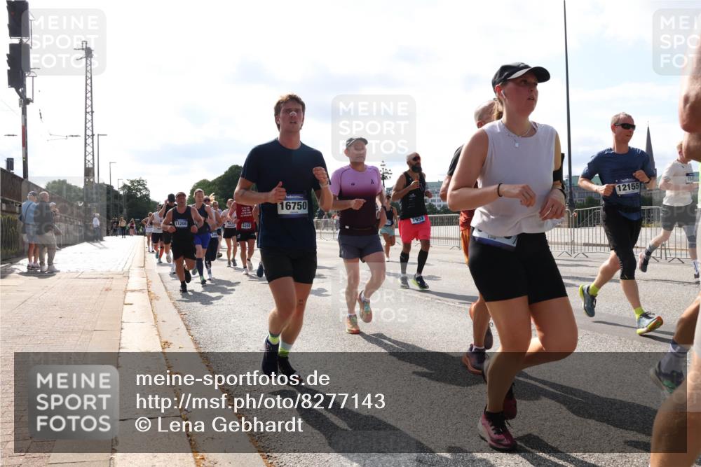 29.06.2025 - hella hamburg halbmarathon Lena Gebhardt http://msf.ph/oto/8277143 29.06.2025 09:57:51 Lombardsbrücke 11208, 16750, 7952, 12155, 154, 1086, 1094, 1179, 1193, 1258, 1320, 1321, 1335, 1422, 1563, 1870, 2138, 2252, 2397, 2417, 2444, 2448, 2488, 2612, 2855, 2946, 3048, 3058, 3091, 3096, 3114, 3251, 3698, 3999, 4261, 4299, 4379, 4814, 4986, 5018, 5024, 5032, 5305, 5633, 5672, 5775, 5820, 5907, 6125, 6355, 6356, 6374, 6569, 6580, 6585, 6628, 6754, 6776, 6795, 6942, 7065, 7134, 7221, 7397, 7478, 7509, 7594, 7646, 7724, 7742, 7930, 7932, 7952, 7973, 7976 meine-sportfotos.de