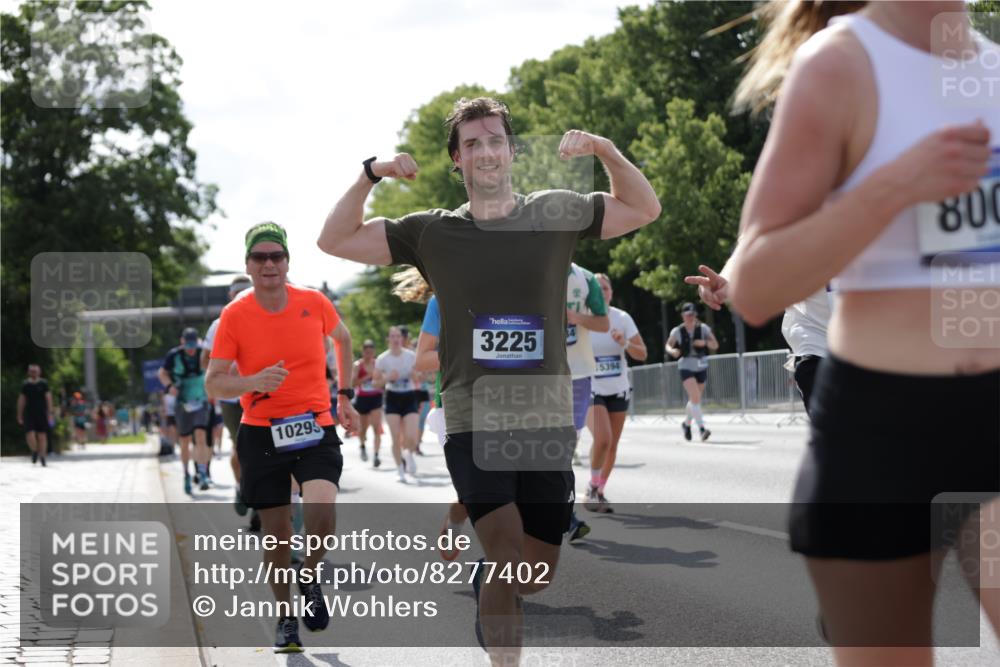 29.06.2025 - hella hamburg halbmarathon Jannik Wohlers http://msf.ph/oto/8277402 29.06.2025 10:02:15 Lombardsbrücke 1702, 1733, 2685, 2712, 2819, 3225, 3780, 3919, 5734, 6752, 7049, 7869, 7888, 8003, 8364, 8624, 8662, 8749, 9006, 9131, 9554, 9986, 10128, 10295, 10539, 11250, 11515, 11702, 11782, 11968, 12978, 13184, 13488, 13491, 13932, 14732, 15291, 15394, 15834, 15993, 16654, 17077, 17757, 17931, 17939, 18624, 19117, 19146, 19165, 19173, 19176 meine-sportfotos.de