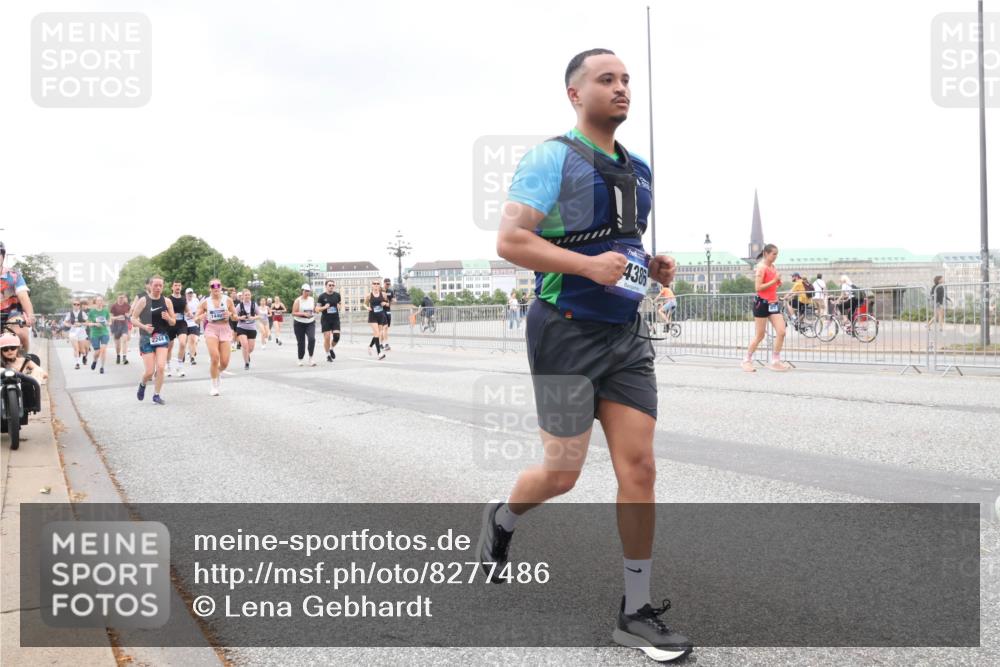 29.06.2025 - hella hamburg halbmarathon Lena Gebhardt http://msf.ph/oto/8277486 29.06.2025 10:54:45 Lombardsbrücke 4386, 1198, 1822, 1949, 2084, 2244, 2532, 2566, 2586, 2632, 3002, 3364, 3761, 3795, 3857, 4191, 4192, 4720, 4971, 5157, 5185, 5216, 5309, 5392, 5500, 5727, 5882, 5933, 5993, 6023, 6279, 6839, 6982, 7670, 7986, 8012, 8186, 8801, 8803, 9130, 9521, 9596, 10109, 10331, 10471, 10686, 11033, 11226, 11287, 11354, 11567, 11569, 12240, 12268, 12270, 12930, 13272, 13283, 13944, 13945, 13979, 13980 meine-sportfotos.de