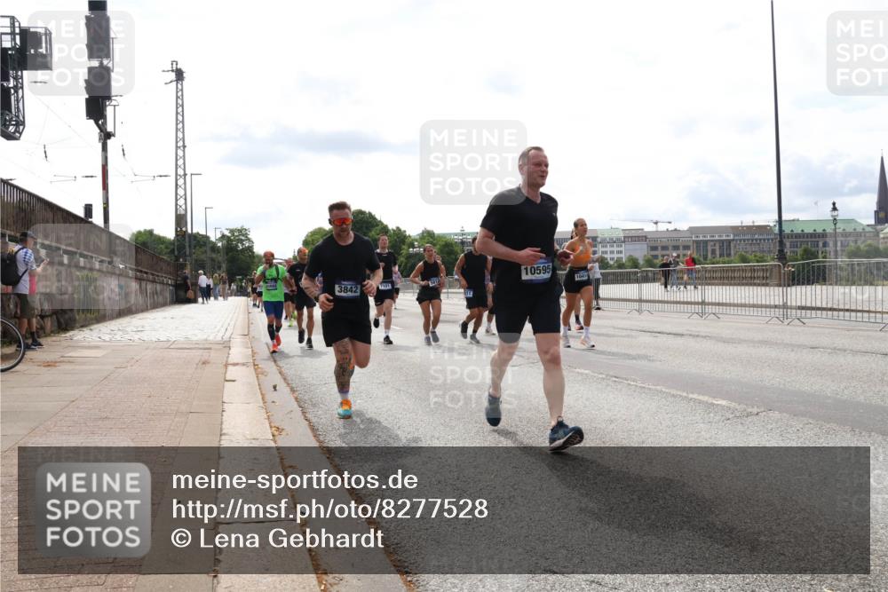 29.06.2025 - hella hamburg halbmarathon Lena Gebhardt http://msf.ph/oto/8277528 29.06.2025 10:20:22 Lombardsbrücke 7101, 3842, 10595, 1041, 1011, 1046, 1069, 1110, 1115, 1154, 1471, 1474, 2053, 2064, 2478, 3278, 3434, 3733, 3842, 4154, 4166, 4422, 4539, 4585, 4614, 4737, 4739, 4754, 4869, 5181, 5397, 5556, 5625, 5659, 5811, 5812, 5831, 5937, 6951, 7018, 7101, 7131, 7137, 7519, 7739, 7744, 7808, 8025, 8387, 8462, 8588, 8738, 9136, 9196, 9722, 9735, 9873, 10041, 10414, 10550, 10595, 10613, 10622, 10647, 10701, 10754, 11028, 11603, 11835, 11995 meine-sportfotos.de