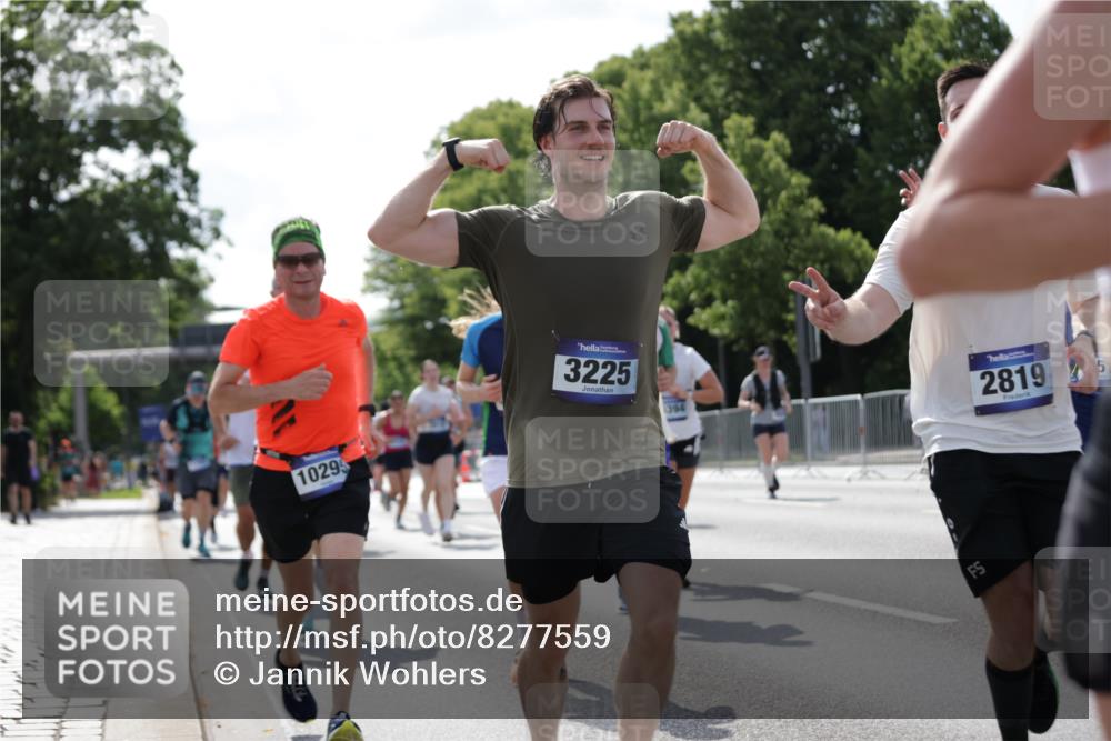29.06.2025 - hella hamburg halbmarathon Jannik Wohlers http://msf.ph/oto/8277559 29.06.2025 10:02:15 Lombardsbrücke 1702, 1733, 2685, 2712, 2819, 3225, 3780, 3919, 5734, 6752, 7049, 7869, 7888, 8003, 8364, 8624, 8662, 8749, 9006, 9131, 9554, 9986, 10128, 10295, 10539, 11250, 11515, 11702, 11782, 11968, 12978, 13184, 13488, 13491, 13932, 14732, 15291, 15394, 15834, 15993, 16654, 17077, 17757, 17931, 17939, 18624, 19117, 19146, 19165, 19173, 19176 meine-sportfotos.de