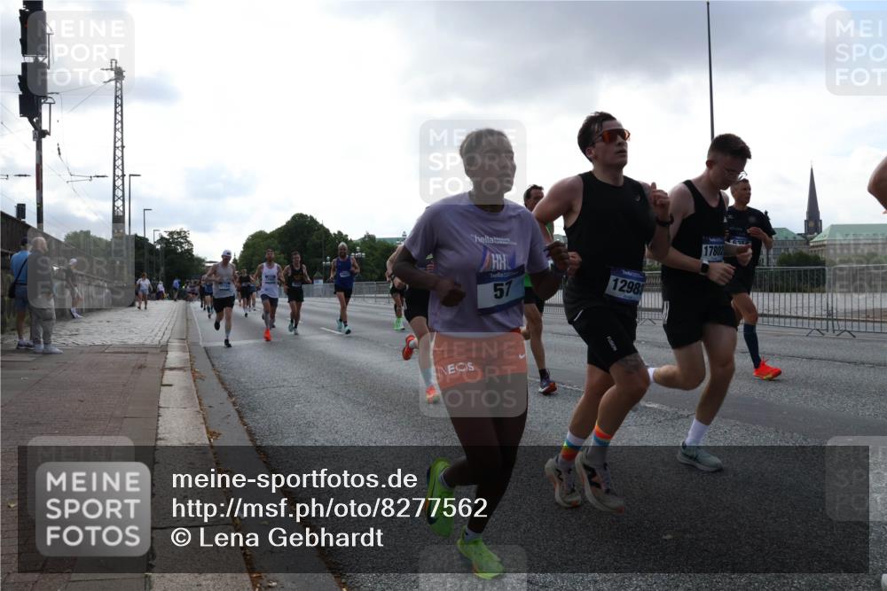 29.06.2025 - hella hamburg halbmarathon Lena Gebhardt http://msf.ph/oto/8277562 29.06.2025 09:45:26 Lombardsbrücke 57, 12988, 17802, 57, 1707, 1758, 1827, 1990, 2689, 2746, 3043, 3201, 4050, 4129, 4679, 4698, 4749, 5070, 5269, 5328, 5746, 5826, 6358, 6619, 6781, 7272, 7389, 7481, 7651, 7723, 8190, 8209, 8883, 9137, 9381, 9571, 9634, 10017, 10171, 10486, 10876, 11120, 11169, 11413, 11857, 12049, 12234, 12308, 12595, 12691, 12900, 12988, 13066, 13618, 14028, 14140, 14164, 14289, 15672, 15883, 16157, 16713, 16818, 17428 meine-sportfotos.de