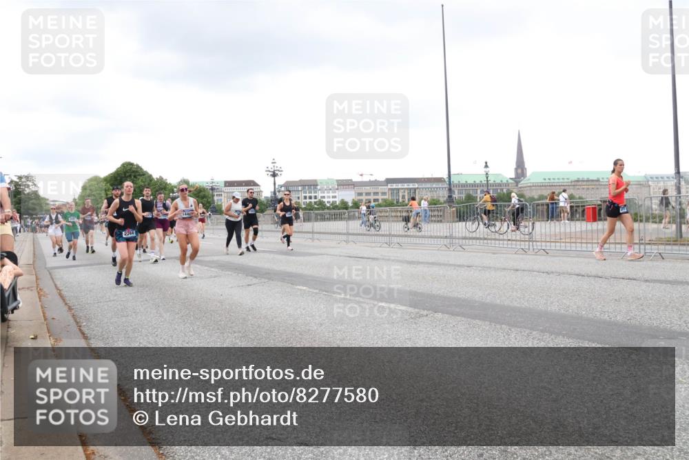 29.06.2025 - hella hamburg halbmarathon Lena Gebhardt http://msf.ph/oto/8277580 29.06.2025 10:54:46 Lombardsbrücke 2244, 1198, 1822, 1949, 2084, 2244, 2532, 2566, 2586, 2632, 3002, 3364, 3761, 3795, 3857, 4191, 4192, 4720, 4971, 5185, 5216, 5309, 5392, 5500, 5727, 5882, 5933, 5993, 6023, 6279, 6839, 6982, 7670, 7986, 8012, 8186, 8801, 8803, 9130, 9521, 9596, 10109, 10331, 10471, 10686, 11033, 11226, 11287, 11354, 11567, 11569, 11788, 11908, 12240, 12268, 12270, 12930, 13272, 13283, 13944, 13945, 13979, 13980 meine-sportfotos.de