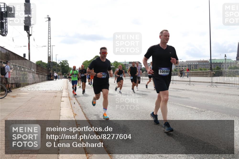 29.06.2025 - hella hamburg halbmarathon Lena Gebhardt http://msf.ph/oto/8277604 29.06.2025 10:20:23 Lombardsbrücke 342, 10595, 1011, 1046, 1069, 1110, 1115, 1471, 1474, 2053, 2064, 2478, 3278, 3434, 3733, 3842, 4154, 4166, 4422, 4539, 4585, 4614, 4737, 4739, 4754, 4869, 5181, 5397, 5556, 5625, 5659, 5811, 5812, 5831, 5937, 6951, 7018, 7101, 7131, 7137, 7519, 7739, 7744, 7808, 8025, 8387, 8462, 8588, 8738, 9136, 9196, 9722, 9735, 9873, 10041, 10414, 10550, 10595, 10613, 10622, 10647, 10701, 10754, 11028, 11100, 11603, 11835, 11995 meine-sportfotos.de