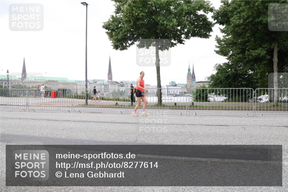 29.06.2025 - hella hamburg halbmarathon Lena Gebhardt http://msf.ph/oto/8277614 29.06.2025 10:54:48 Lombardsbrücke 1198, 1949, 2084, 2244, 2532, 2566, 2586, 2632, 3002, 3274, 3761, 3795, 3857, 4191, 4192, 4720, 4971, 5185, 5216, 5392, 5500, 5727, 5882, 5933, 5993, 6023, 6279, 6839, 6982, 7238, 7670, 7986, 8012, 8186, 8801, 8803, 9130, 9521, 9596, 10109, 10331, 10471, 10686, 11033, 11226, 11287, 11567, 11569, 11788, 11908, 12240, 12268, 12270, 12930, 13272, 13283, 13548, 13944, 13945, 13979, 13980 meine-sportfotos.de