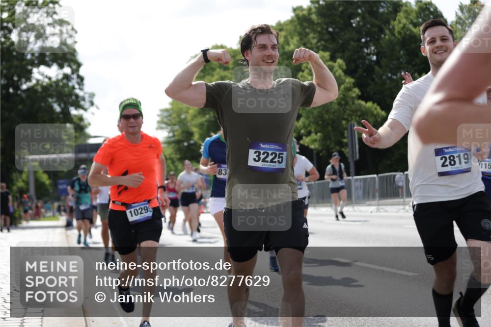 29.06.2025 - hella hamburg halbmarathon Jannik Wohlers http://msf.ph/oto/8277629 29.06.2025 10:02:15 Lombardsbrücke 1702, 1733, 2685, 2712, 2819, 3225, 3780, 3919, 5734, 6752, 7049, 7869, 7888, 8003, 8364, 8624, 8662, 8749, 9006, 9131, 9554, 9986, 10128, 10295, 10539, 11250, 11515, 11702, 11782, 11968, 12978, 13184, 13488, 13491, 13932, 14732, 15291, 15394, 15834, 15993, 16654, 17077, 17757, 17931, 17939, 18624, 19117, 19146, 19165, 19173, 19176 meine-sportfotos.de