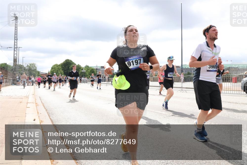 29.06.2025 - hella hamburg halbmarathon Lena Gebhardt http://msf.ph/oto/8277649 29.06.2025 11:09:10 Lombardsbrücke 9197, 860, 10032, 3965, 1140, 1223, 1376, 1776, 1832, 2224, 2530, 2673, 3330, 3505, 3634, 3965, 3967, 4115, 4132, 4133, 4219, 4357, 4790, 4800, 4956, 4995, 5101, 5402, 5443, 5504, 5513, 6435, 6627, 6654, 6934, 7196, 7352, 7904, 7996, 8006, 8008, 8192, 8213, 9197, 9419, 9860, 10032, 10073, 10228, 10535, 10689, 10698, 10904, 11066, 11751, 11814, 11930, 12142, 12246, 12948, 14238, 14373, 14547, 14551, 14705, 14706, 16025 meine-sportfotos.de