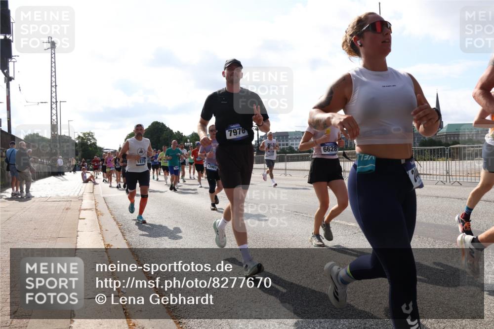 29.06.2025 - hella hamburg halbmarathon Lena Gebhardt http://msf.ph/oto/8277670 29.06.2025 09:57:55 Lombardsbrücke 1870, 12961, 7976, 12224, 6628, 1034, 1086, 1094, 1179, 1193, 1258, 1320, 1321, 1335, 1422, 1563, 1870, 2070, 2138, 2252, 2397, 2417, 2444, 2448, 2488, 2612, 2636, 2711, 2946, 3048, 3058, 3091, 3096, 3114, 3251, 3999, 4261, 4379, 4814, 4986, 5024, 5032, 5305, 5633, 5672, 5775, 5820, 5907, 6164, 6355, 6356, 6374, 6569, 6580, 6585, 6628, 6754, 6776, 6795, 7065, 7134, 7397, 7409, 7478, 7509, 7594, 7646, 7724, 7742, 7930, 7932, 7952, 7973, 7976, 8508 meine-sportfotos.de