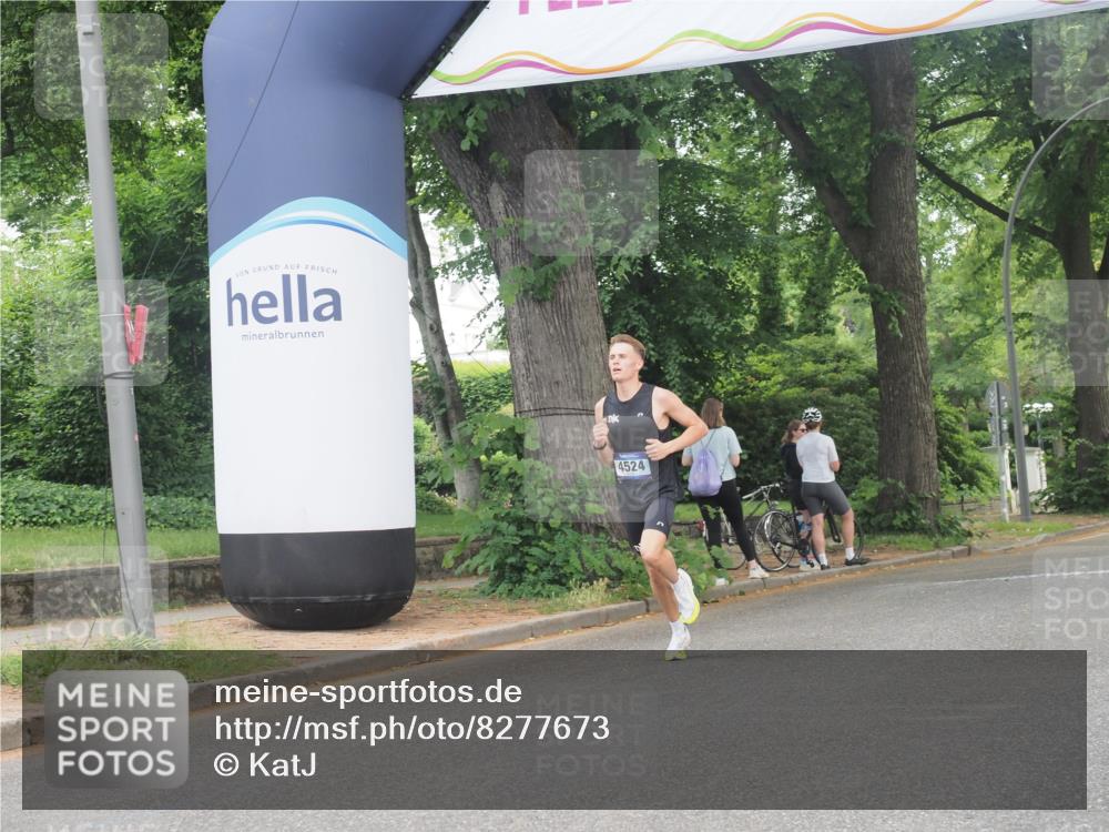 29.06.2025 - hella hamburg halbmarathon KatJ http://msf.ph/oto/8277673 29.06.2025 10:09:57 Zwischen KM18-KM19 53, 2144, 6380 meine-sportfotos.de