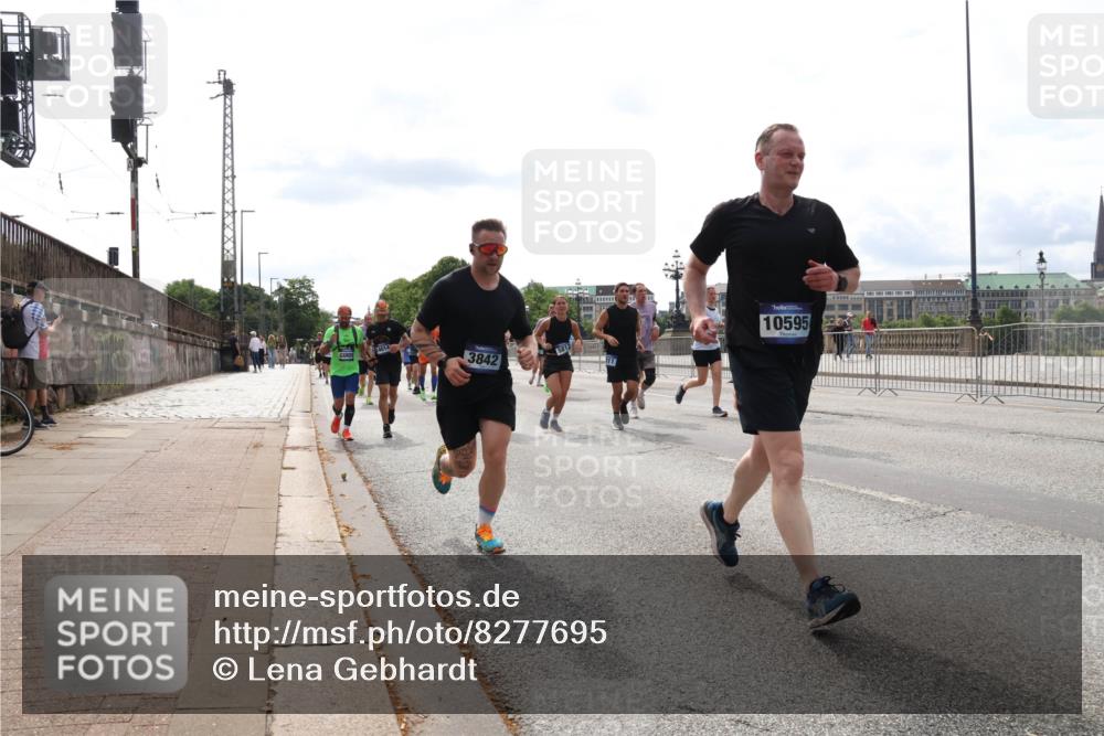 29.06.2025 - hella hamburg halbmarathon Lena Gebhardt http://msf.ph/oto/8277695 29.06.2025 10:20:23 Lombardsbrücke 3842, 10595, 1011, 1046, 1069, 1110, 1115, 1471, 1474, 2053, 2064, 2478, 3278, 3434, 3733, 3842, 4154, 4166, 4422, 4539, 4585, 4614, 4737, 4739, 4754, 4869, 5181, 5397, 5556, 5625, 5659, 5811, 5812, 5831, 5937, 6951, 7018, 7101, 7131, 7137, 7519, 7739, 7744, 7808, 8025, 8387, 8462, 8588, 8738, 9136, 9196, 9722, 9735, 9873, 10041, 10414, 10550, 10595, 10613, 10622, 10647, 10701, 10754, 11028, 11100, 11603, 11835, 11995 meine-sportfotos.de