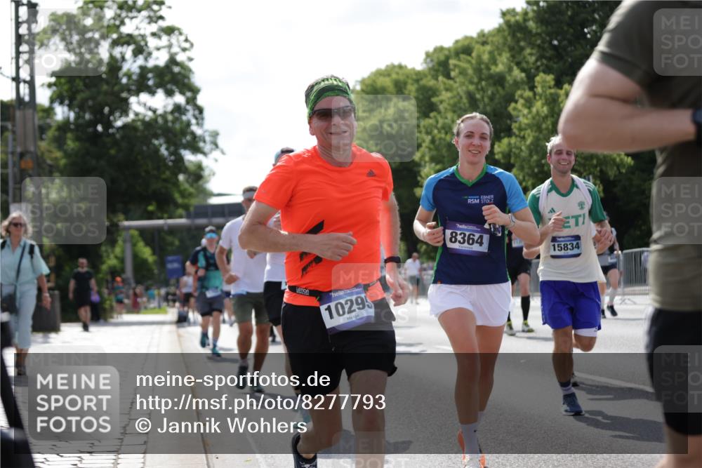 29.06.2025 - hella hamburg halbmarathon Jannik Wohlers http://msf.ph/oto/8277793 29.06.2025 10:02:16 Lombardsbrücke 1702, 1733, 2685, 2712, 2819, 3225, 3630, 3780, 3919, 5734, 6752, 7049, 7888, 8003, 8364, 8624, 8662, 8749, 9006, 9131, 9554, 9986, 10128, 10295, 10539, 11250, 11515, 11702, 11782, 11968, 13184, 13488, 13491, 13932, 14732, 15291, 15394, 15834, 15993, 16233, 16237, 16654, 17077, 17757, 17931, 17939, 18624, 19117, 19146, 19165, 19173, 19176 meine-sportfotos.de