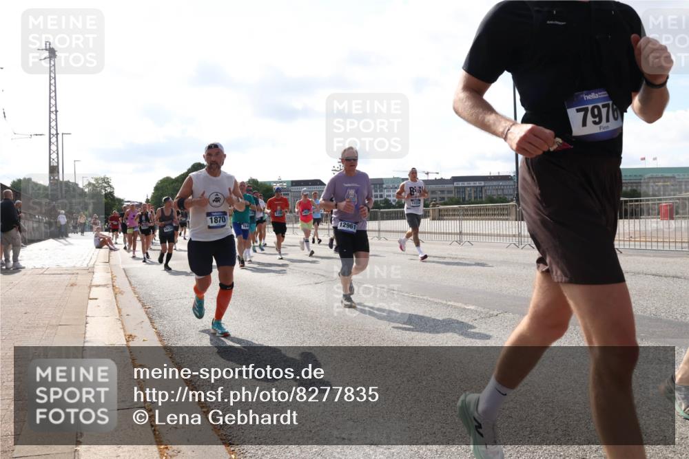 29.06.2025 - hella hamburg halbmarathon Lena Gebhardt http://msf.ph/oto/8277835 29.06.2025 09:57:56 Lombardsbrücke 1870, 12961, 12224, 7976, 1034, 1086, 1094, 1179, 1193, 1258, 1320, 1321, 1335, 1422, 1563, 1870, 2070, 2138, 2252, 2397, 2417, 2444, 2448, 2488, 2612, 2636, 2711, 2946, 3058, 3091, 3096, 3114, 3251, 3999, 4261, 4379, 4814, 4986, 5024, 5032, 5305, 5633, 5672, 5775, 5820, 5907, 6164, 6355, 6356, 6374, 6569, 6580, 6585, 6628, 6754, 6776, 6795, 7065, 7134, 7397, 7409, 7478, 7509, 7594, 7646, 7724, 7742, 7930, 7932, 7952, 7973, 7976, 8508 meine-sportfotos.de