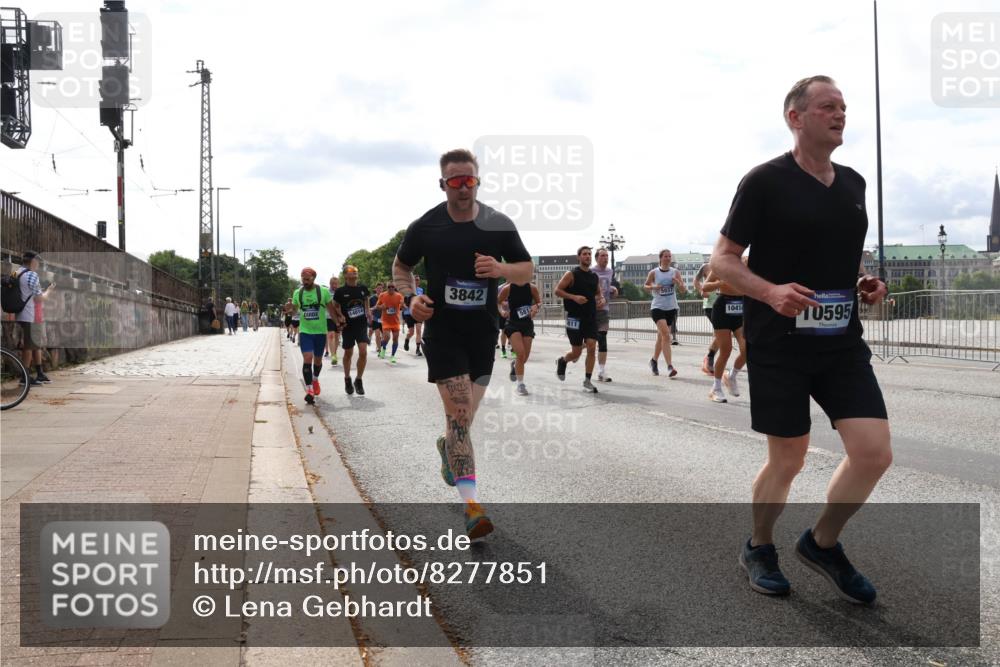 29.06.2025 - hella hamburg halbmarathon Lena Gebhardt http://msf.ph/oto/8277851 29.06.2025 10:20:23 Lombardsbrücke 14014, 3842, 5813, 811, 10414, 10595, 1011, 1046, 1069, 1110, 1115, 1471, 1474, 2053, 2064, 2478, 3278, 3434, 3733, 3842, 4154, 4166, 4422, 4539, 4585, 4614, 4737, 4739, 4754, 4869, 5181, 5397, 5556, 5625, 5659, 5811, 5812, 5831, 5937, 6951, 7018, 7101, 7131, 7137, 7519, 7739, 7744, 7808, 8025, 8387, 8462, 8588, 8738, 9136, 9196, 9722, 9735, 9873, 10041, 10414, 10550, 10595, 10613, 10622, 10647, 10701, 10754, 11028, 11100, 11603, 11835, 11995 meine-sportfotos.de