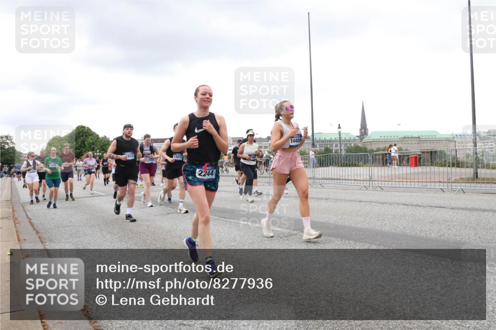 29.06.2025 - hella hamburg halbmarathon Lena Gebhardt http://msf.ph/oto/8277936 29.06.2025 10:54:49 Lombardsbrücke 033, 13733, 13272, 2244, 14409, 1198, 1949, 2084, 2244, 2532, 2566, 2586, 2632, 3002, 3274, 3761, 3795, 3857, 4191, 4192, 4720, 4971, 5185, 5216, 5392, 5500, 5727, 5882, 5933, 5993, 6023, 6279, 6839, 6982, 7238, 7986, 8012, 8186, 8801, 8803, 9130, 9521, 9596, 10109, 10331, 10471, 10686, 11033, 11226, 11287, 11567, 11569, 11788, 11908, 12147, 12148, 12240, 12268, 12270, 12930, 13272, 13283, 13548, 13944, 13945, 13979, 13980 meine-sportfotos.de