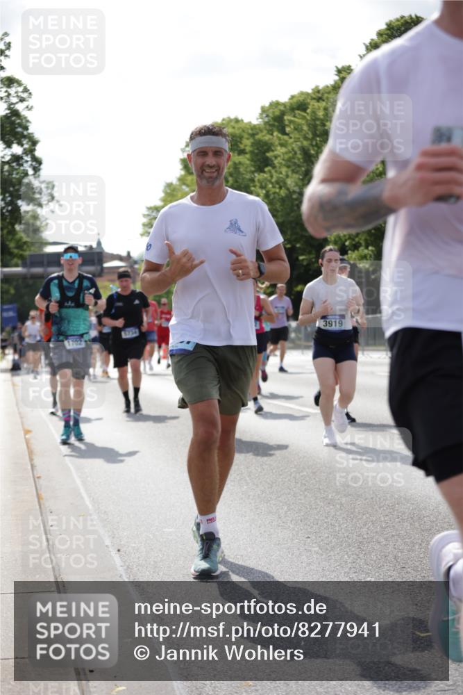 29.06.2025 - hella hamburg halbmarathon Jannik Wohlers http://msf.ph/oto/8277941 29.06.2025 10:02:18 Lombardsbrücke 1702, 2819, 3225, 3630, 3919, 5734, 6752, 6815, 7888, 8003, 8364, 8624, 8662, 8749, 9006, 9554, 9986, 10128, 10295, 10539, 11250, 11515, 11702, 11782, 11968, 13184, 13488, 13491, 14456, 14732, 15394, 15698, 15834, 15993, 16233, 16237, 16654, 17077, 17757, 17931, 17939, 19117, 19146, 19165, 19173, 19176 meine-sportfotos.de
