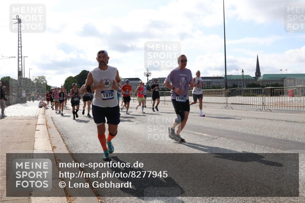 29.06.2025 - hella hamburg halbmarathon Lena Gebhardt http://msf.ph/oto/8277945 29.06.2025 09:57:56 Lombardsbrücke 19120, 1870, 12961, 12224, 1034, 1086, 1094, 1179, 1193, 1258, 1320, 1321, 1335, 1422, 1563, 1870, 2070, 2138, 2252, 2397, 2417, 2444, 2448, 2488, 2612, 2636, 2711, 2946, 3058, 3091, 3096, 3114, 3251, 3999, 4261, 4379, 4814, 4986, 5024, 5032, 5305, 5633, 5672, 5775, 5820, 5907, 6164, 6355, 6356, 6374, 6569, 6580, 6585, 6628, 6754, 6776, 6795, 7065, 7134, 7397, 7409, 7478, 7509, 7594, 7646, 7724, 7742, 7930, 7932, 7952, 7973, 7976, 8508 meine-sportfotos.de