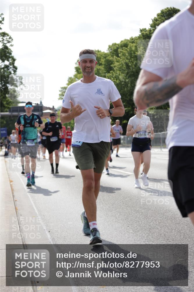29.06.2025 - hella hamburg halbmarathon Jannik Wohlers http://msf.ph/oto/8277953 29.06.2025 10:02:18 Lombardsbrücke 1702, 2819, 3225, 3630, 3919, 5734, 6752, 6815, 7888, 8003, 8364, 8624, 8662, 8749, 9006, 9554, 9986, 10128, 10295, 10539, 11250, 11515, 11702, 11782, 11968, 13184, 13488, 13491, 14456, 14732, 15394, 15698, 15834, 15993, 16233, 16237, 16654, 17077, 17757, 17931, 17939, 19117, 19146, 19165, 19173, 19176 meine-sportfotos.de