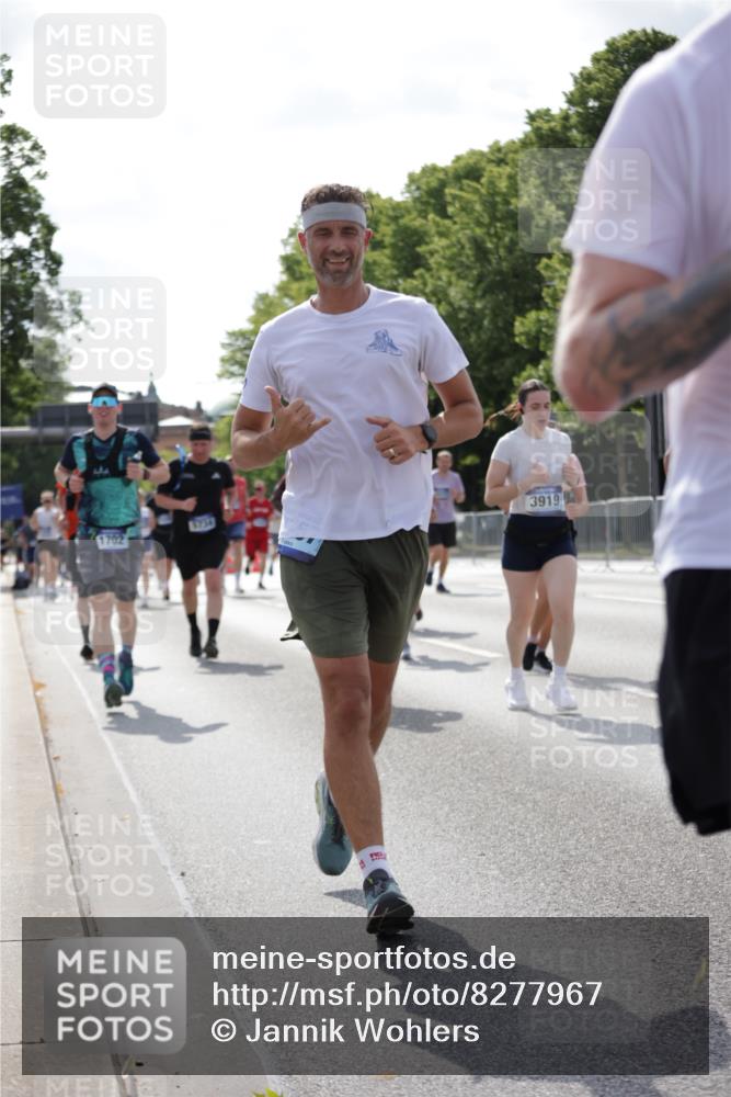 29.06.2025 - hella hamburg halbmarathon Jannik Wohlers http://msf.ph/oto/8277967 29.06.2025 10:02:18 Lombardsbrücke 1702, 2819, 3225, 3630, 3919, 5734, 6752, 6815, 7888, 8003, 8364, 8624, 8662, 8749, 9006, 9554, 9986, 10128, 10295, 10539, 11250, 11515, 11702, 11782, 11968, 13184, 13488, 13491, 14456, 14732, 15394, 15698, 15834, 15993, 16233, 16237, 16654, 17077, 17757, 17931, 17939, 19117, 19146, 19165, 19173, 19176 meine-sportfotos.de