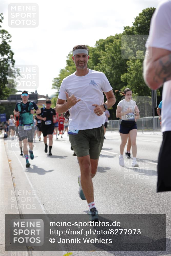 29.06.2025 - hella hamburg halbmarathon Jannik Wohlers http://msf.ph/oto/8277973 29.06.2025 10:02:18 Lombardsbrücke 1702, 2819, 3225, 3630, 3919, 5734, 6752, 6815, 7888, 8003, 8364, 8624, 8662, 8749, 9006, 9554, 9986, 10128, 10295, 10539, 11250, 11515, 11702, 11782, 11968, 13184, 13488, 13491, 14456, 14732, 15394, 15698, 15834, 15993, 16233, 16237, 16654, 17077, 17757, 17931, 17939, 19117, 19146, 19165, 19173, 19176 meine-sportfotos.de