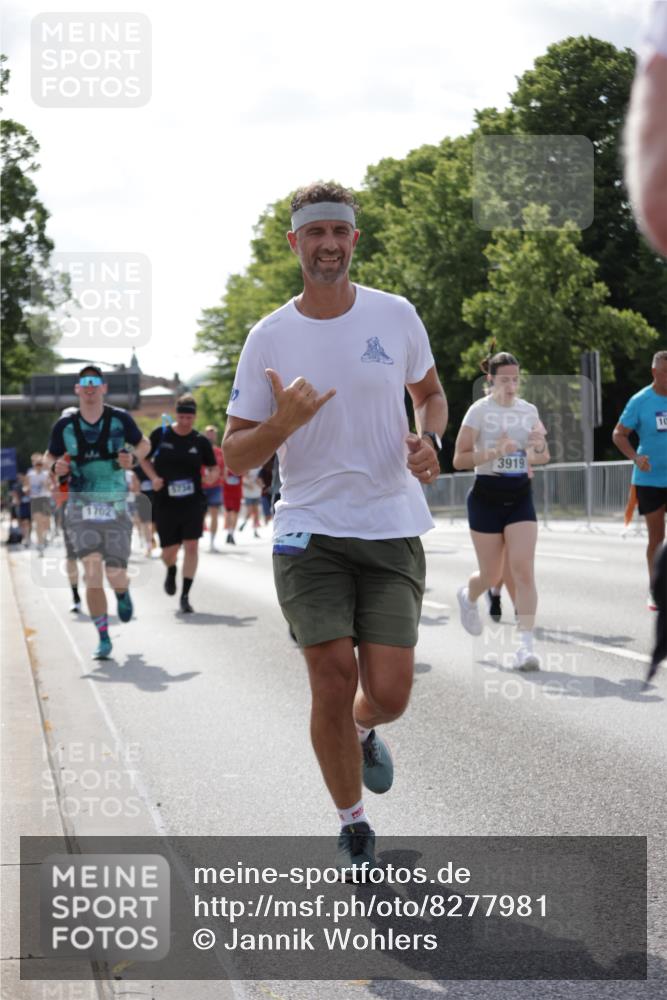 29.06.2025 - hella hamburg halbmarathon Jannik Wohlers http://msf.ph/oto/8277981 29.06.2025 10:02:18 Lombardsbrücke 1702, 2819, 3225, 3630, 3919, 5734, 6752, 6815, 7888, 8003, 8364, 8624, 8662, 8749, 9006, 9554, 9986, 10128, 10295, 10539, 11250, 11515, 11702, 11782, 11968, 13184, 13488, 13491, 14456, 14732, 15394, 15698, 15834, 15993, 16233, 16237, 16654, 17077, 17757, 17931, 17939, 19117, 19146, 19165, 19173, 19176 meine-sportfotos.de