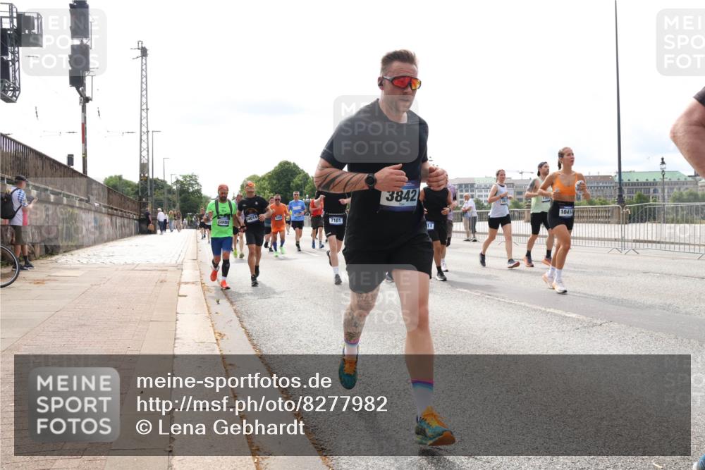 29.06.2025 - hella hamburg halbmarathon Lena Gebhardt http://msf.ph/oto/8277982 29.06.2025 10:20:23 Lombardsbrücke 14014, 7101, 3842, 11, 10414, 1011, 1046, 1069, 1110, 1115, 1471, 1474, 2053, 2064, 2478, 3278, 3434, 3733, 3842, 4154, 4166, 4422, 4539, 4585, 4614, 4737, 4739, 4754, 4869, 5181, 5397, 5556, 5625, 5659, 5811, 5812, 5831, 5937, 6951, 7018, 7101, 7131, 7137, 7519, 7739, 7744, 7808, 8025, 8387, 8462, 8588, 8738, 9136, 9196, 9722, 9735, 9873, 10041, 10414, 10550, 10595, 10613, 10622, 10647, 10701, 10754, 11028, 11100, 11603, 11835, 11995 meine-sportfotos.de