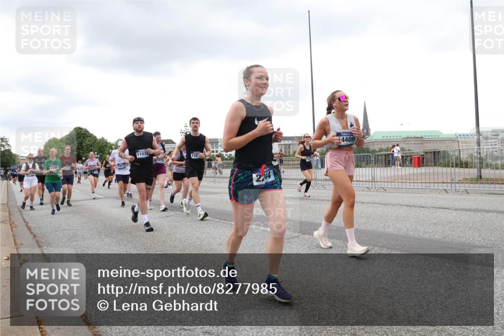 29.06.2025 - hella hamburg halbmarathon Lena Gebhardt http://msf.ph/oto/8277985 29.06.2025 10:54:49 Lombardsbrücke 2586, 3331, 19111, 11033, 13733, 2244, 4409, 1198, 1949, 2084, 2244, 2532, 2566, 2586, 2632, 3002, 3274, 3761, 3795, 3857, 4191, 4192, 4720, 4971, 5185, 5216, 5392, 5500, 5727, 5882, 5933, 5993, 6023, 6279, 6839, 6982, 7238, 7986, 8012, 8186, 8801, 8803, 9130, 9521, 9596, 10109, 10331, 10471, 10686, 11033, 11226, 11287, 11567, 11569, 11788, 11908, 12147, 12148, 12240, 12268, 12270, 12930, 13272, 13283, 13548, 13944, 13945, 13979, 13980 meine-sportfotos.de