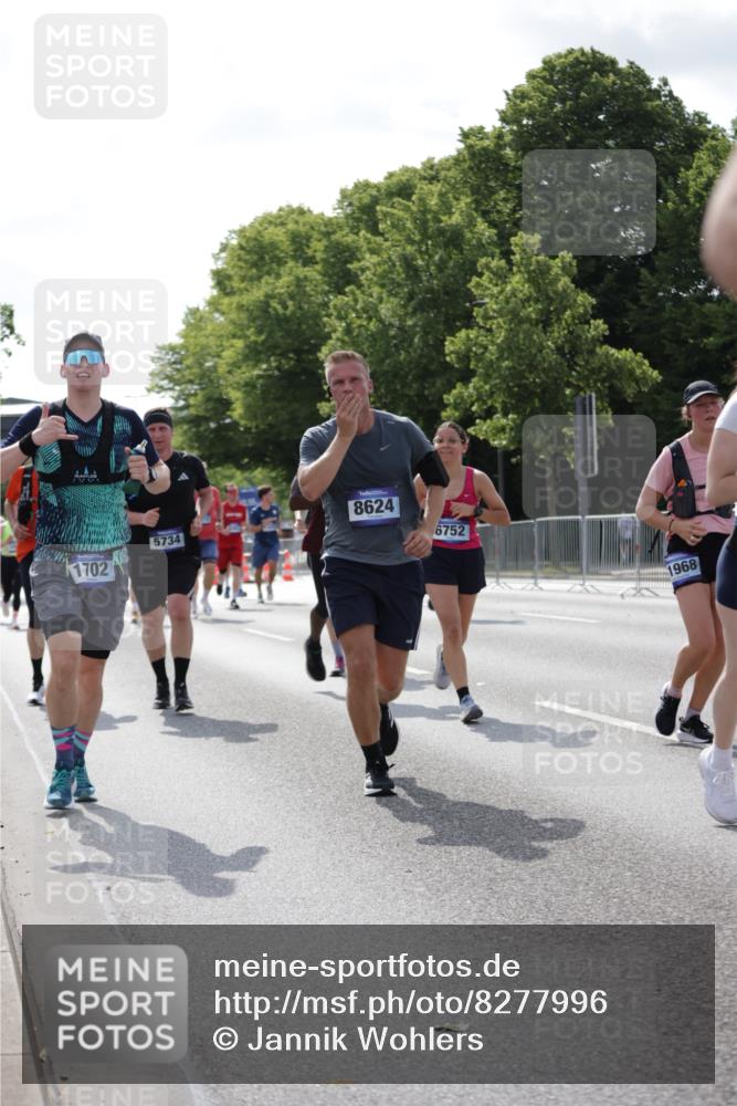 29.06.2025 - hella hamburg halbmarathon Jannik Wohlers http://msf.ph/oto/8277996 29.06.2025 10:02:20 Lombardsbrücke 1702, 2819, 3225, 3630, 3919, 4665, 4904, 5734, 6752, 6815, 6997, 7888, 8003, 8364, 8481, 8483, 8624, 8662, 9006, 9554, 9986, 10128, 10295, 10539, 11250, 11515, 11702, 11782, 11935, 11968, 12908, 13184, 13488, 13491, 14456, 14732, 15217, 15394, 15698, 15834, 15993, 16160, 16233, 16237, 16654, 17757, 17939, 19117, 19146, 19165, 19173, 19176 meine-sportfotos.de