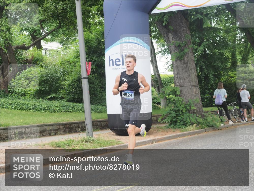 29.06.2025 - hella hamburg halbmarathon KatJ http://msf.ph/oto/8278019 29.06.2025 10:09:58 Zwischen KM18-KM19 53, 2144, 4524 meine-sportfotos.de