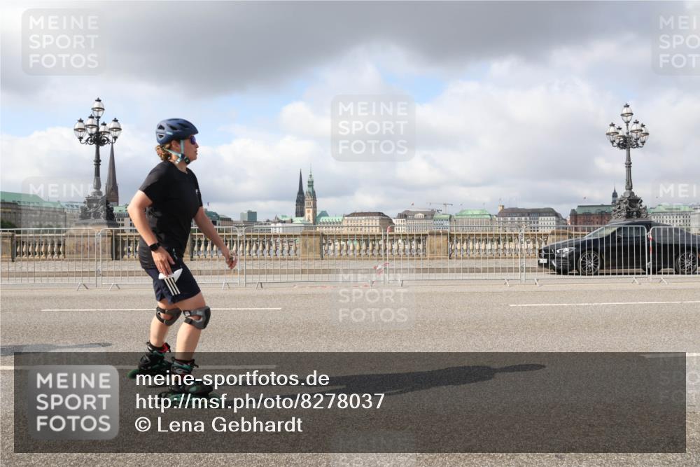 29.06.2025 - hella hamburg halbmarathon Lena Gebhardt http://msf.ph/oto/8278037 29.06.2025 09:05:01 Lombardsbrücke  meine-sportfotos.de