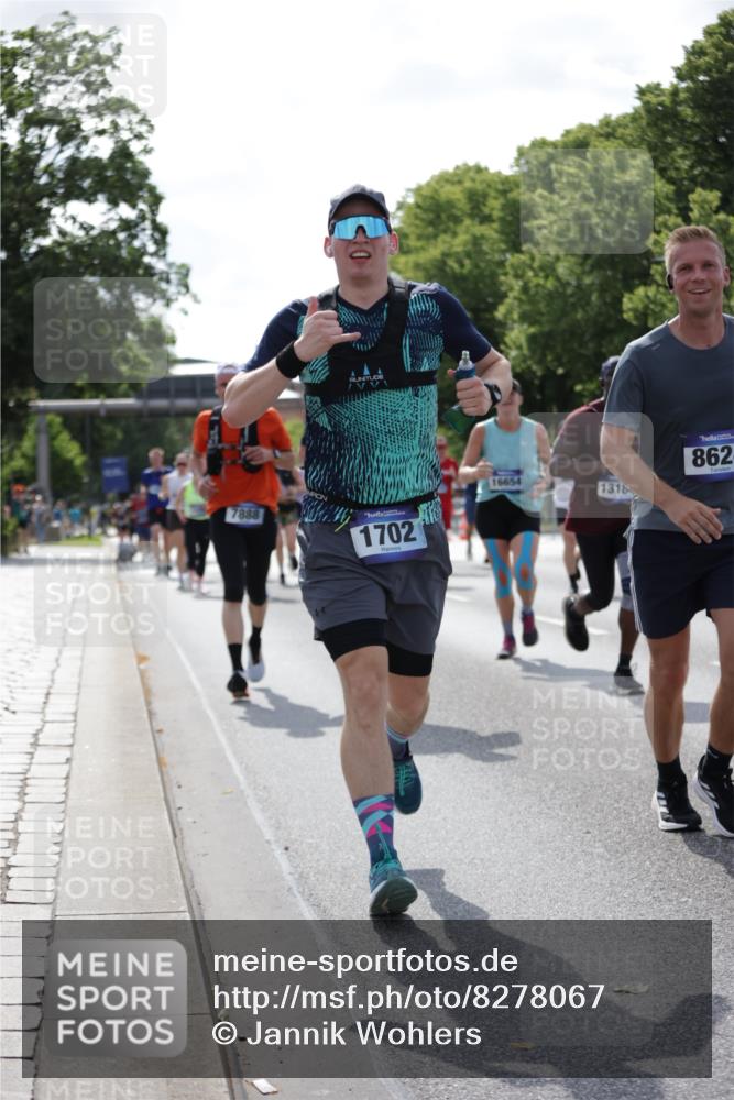 29.06.2025 - hella hamburg halbmarathon Jannik Wohlers http://msf.ph/oto/8278067 29.06.2025 10:02:20 Lombardsbrücke 1702, 2819, 3225, 3630, 3919, 4665, 4904, 5734, 6752, 6815, 6997, 7888, 8003, 8364, 8481, 8483, 8624, 8662, 9006, 9554, 9986, 10128, 10295, 10539, 11250, 11515, 11702, 11782, 11935, 11968, 12908, 13184, 13488, 13491, 14456, 14732, 15217, 15394, 15698, 15834, 15993, 16160, 16233, 16237, 16654, 17757, 17939, 19117, 19146, 19165, 19173, 19176 meine-sportfotos.de