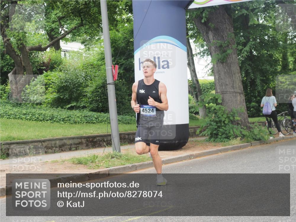 29.06.2025 - hella hamburg halbmarathon KatJ http://msf.ph/oto/8278074 29.06.2025 10:09:58 Zwischen KM18-KM19 53, 2144, 4524 meine-sportfotos.de