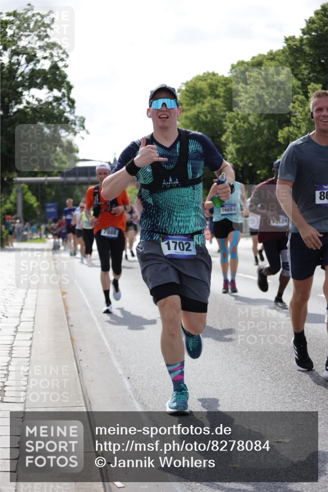29.06.2025 - hella hamburg halbmarathon Jannik Wohlers http://msf.ph/oto/8278084 29.06.2025 10:02:20 Lombardsbrücke 1702, 2819, 3225, 3630, 3919, 4665, 4904, 5734, 6752, 6815, 6997, 7888, 8003, 8364, 8481, 8483, 8624, 8662, 9006, 9554, 9986, 10128, 10295, 10539, 11250, 11515, 11702, 11782, 11935, 11968, 12908, 13184, 13488, 13491, 14456, 14732, 15217, 15394, 15698, 15834, 15993, 16160, 16233, 16237, 16654, 17757, 17939, 19117, 19146, 19165, 19173, 19176 meine-sportfotos.de