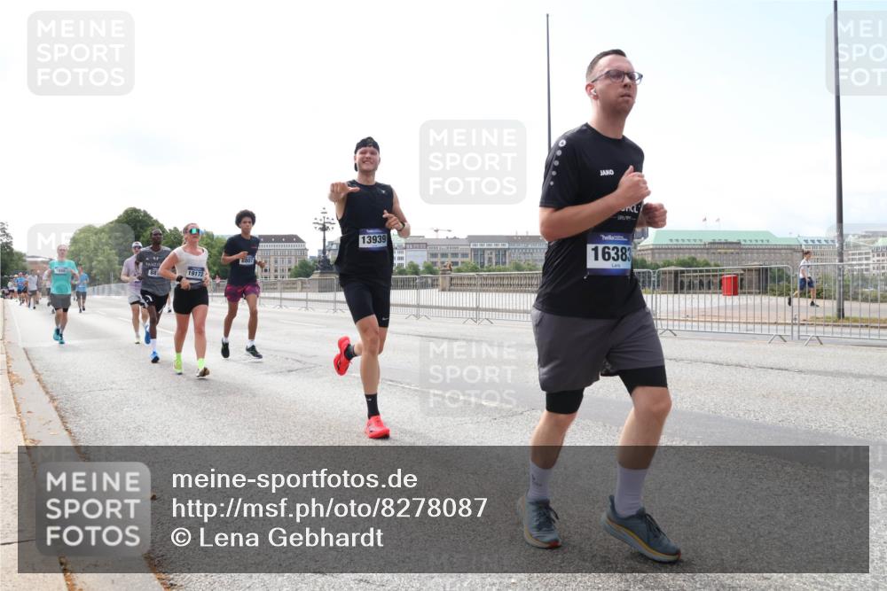29.06.2025 - hella hamburg halbmarathon Lena Gebhardt http://msf.ph/oto/8278087 29.06.2025 10:11:32 Lombardsbrücke 1328, 1531, 1723, 1866, 1992, 2868, 3363, 3837, 4227, 5254, 5605, 7271, 7571, 8115, 8171, 8206, 8207, 8368, 8561, 8807, 8810, 9119, 9428, 10196, 10372, 10428, 11149, 11321, 11507, 11755, 12286, 12473, 12836, 13177, 13203, 13603, 13939, 14008, 14022, 14149, 14384, 15009, 15252, 15797, 15908, 15945, 16383, 17080, 17142, 17500, 17638, 17787, 17866, 18278, 18382, 19172, 19241 meine-sportfotos.de