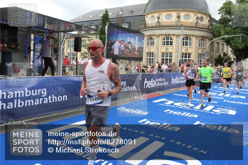 29.06.2025 - hella hamburg halbmarathon Michael Strokosch http://msf.ph/oto/8278091 29.06.2025 10:54:10 Ziel 1410, 3208, 3209, 5638, 6294, 6581, 8390, 9032, 9791, 11499, 12379, 13397, 13794, 15524, 16871, 17348 meine-sportfotos.de
