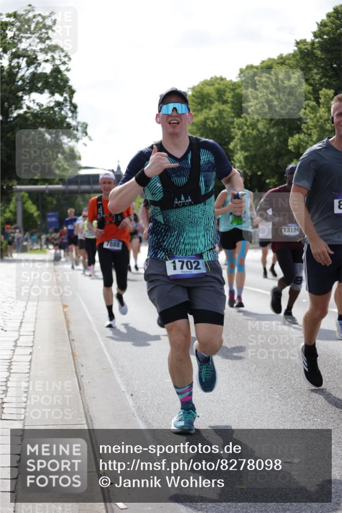 29.06.2025 - hella hamburg halbmarathon Jannik Wohlers http://msf.ph/oto/8278098 29.06.2025 10:02:21 Lombardsbrücke 1702, 2819, 3225, 3630, 3919, 4665, 4904, 5734, 6752, 6815, 6997, 7888, 8003, 8364, 8481, 8483, 8624, 8662, 9006, 9986, 10128, 10295, 10539, 11250, 11515, 11702, 11782, 11935, 11968, 12908, 13184, 13488, 13491, 14224, 14456, 14732, 15217, 15394, 15698, 15834, 15963, 15993, 16160, 16233, 16237, 16654, 17757, 19117, 19146, 19165, 19173, 19176 meine-sportfotos.de