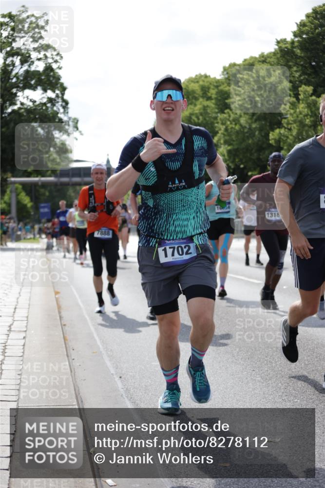 29.06.2025 - hella hamburg halbmarathon Jannik Wohlers http://msf.ph/oto/8278112 29.06.2025 10:02:21 Lombardsbrücke 1702, 2819, 3225, 3630, 3919, 4665, 4904, 5734, 6752, 6815, 6997, 7888, 8003, 8364, 8481, 8483, 8624, 8662, 9006, 9986, 10128, 10295, 10539, 11250, 11515, 11702, 11782, 11935, 11968, 12908, 13184, 13488, 13491, 14224, 14456, 14732, 15217, 15394, 15698, 15834, 15963, 15993, 16160, 16233, 16237, 16654, 17757, 19117, 19146, 19165, 19173, 19176 meine-sportfotos.de