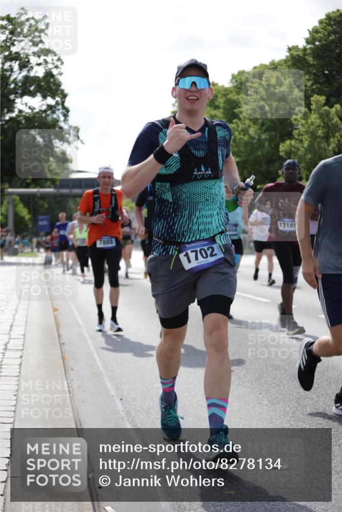 29.06.2025 - hella hamburg halbmarathon Jannik Wohlers http://msf.ph/oto/8278134 29.06.2025 10:02:21 Lombardsbrücke 1702, 2819, 3225, 3630, 3919, 4665, 4904, 5734, 6752, 6815, 6997, 7888, 8003, 8364, 8481, 8483, 8624, 8662, 9006, 9986, 10128, 10295, 10539, 11250, 11515, 11702, 11782, 11935, 11968, 12908, 13184, 13488, 13491, 14224, 14456, 14732, 15217, 15394, 15698, 15834, 15963, 15993, 16160, 16233, 16237, 16654, 17757, 19117, 19146, 19165, 19173, 19176 meine-sportfotos.de